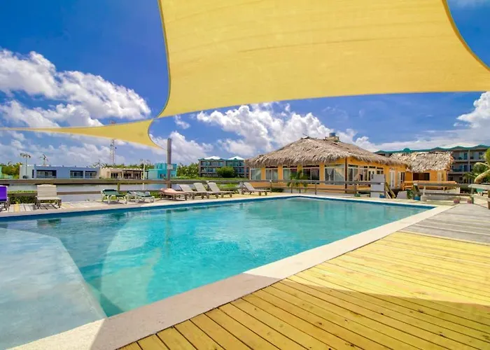 F201 @ Mara Laguna San Pedro (Ambergris Caye)