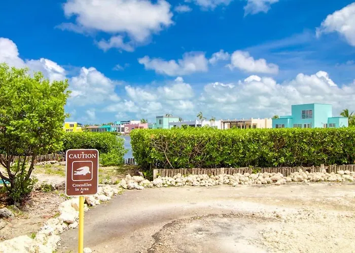 F201 @ Mara Laguna * San Pedro (Ambergris Caye)